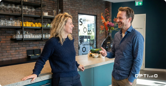 Twee werknemers van Optimo